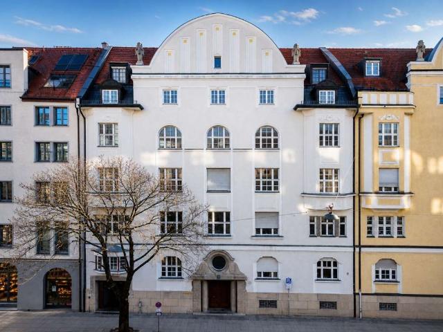 5 Zimmer Altbauwohnung mit 2 Bädern in Schwabing