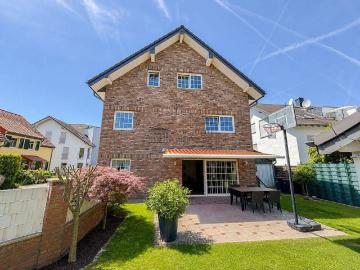 5 Zimmer Familientraum mit Südgarten: Moderne Doppelhaushälfte mit Wohlfühlcharakter