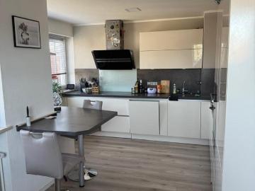 5 Zimmer Maisonette mit Kamin, Garten & Garage – sofort verfügbar