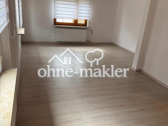 5 Zimmer Maisonette Wohnung mit Balkon, Gartenanteil, EBK, Keller, Zentrallager