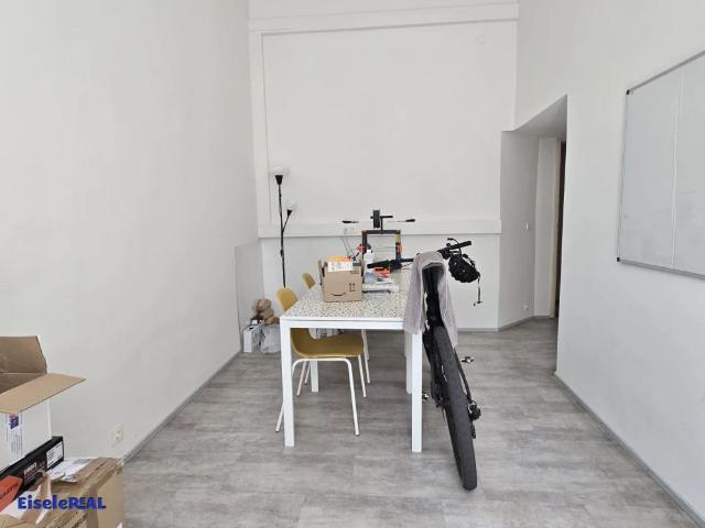 5 Zimmer – schöne Altbau Wohnung Lift