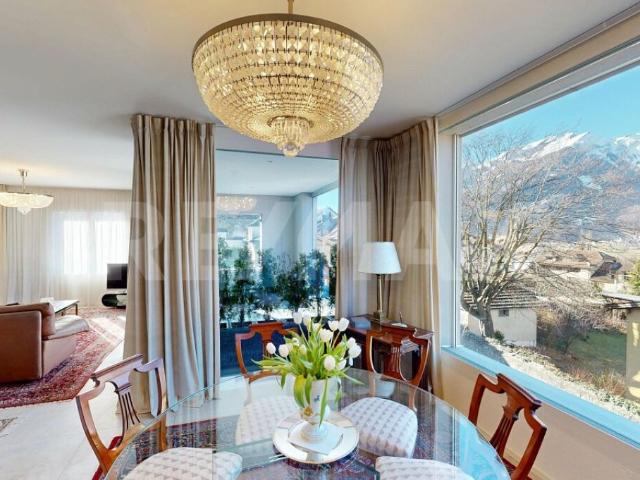 5½ Zimmerwohnung mit 2 Tiefgaragenplätzen und Disponibelraum