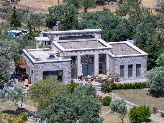 5.000 M² İçerisinde Çelik Konstrüksiyon Özel Tasarım Taş Villa