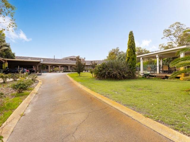5.14 Acres of Rural Lifestyle, Space & Endless Potential
