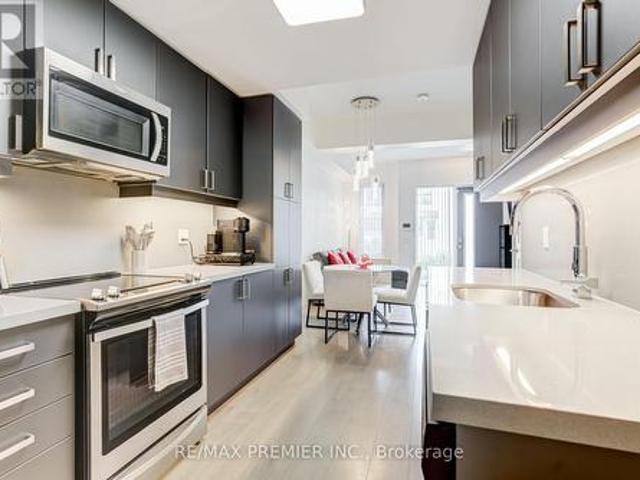 5 1010 Portage Parkway, Vaughan, ON, L4K 0K3 townhouse for sale | Listing ID N13821 | Royal LePage