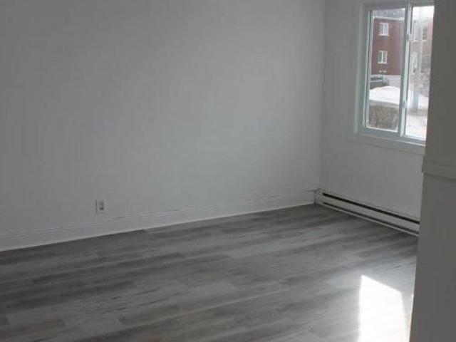 5 1/2 à LOUER DISPONIBLE DÈS MAINTENANT