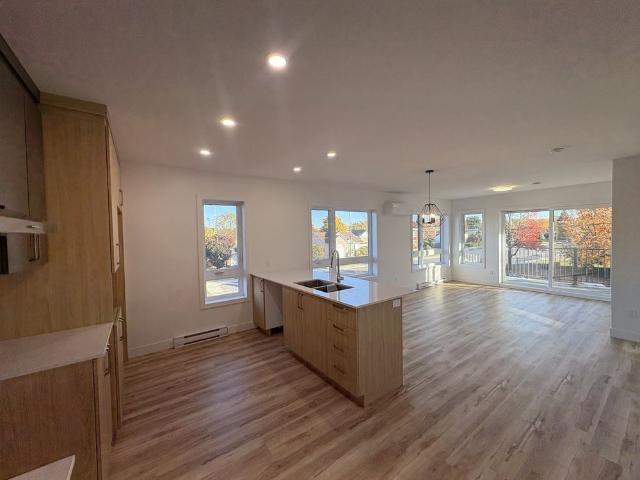 5 1/2 Acton Vale