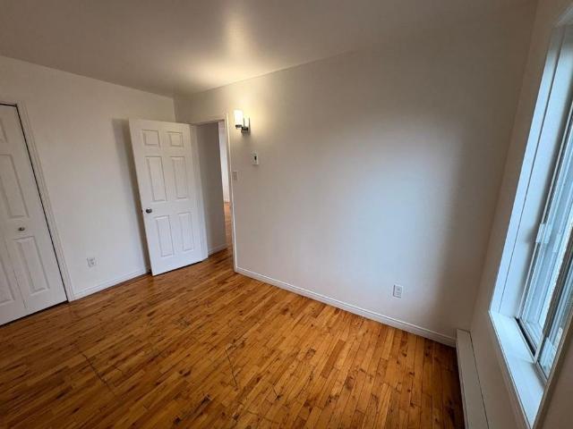 5 1/2 + entrée privée à louer