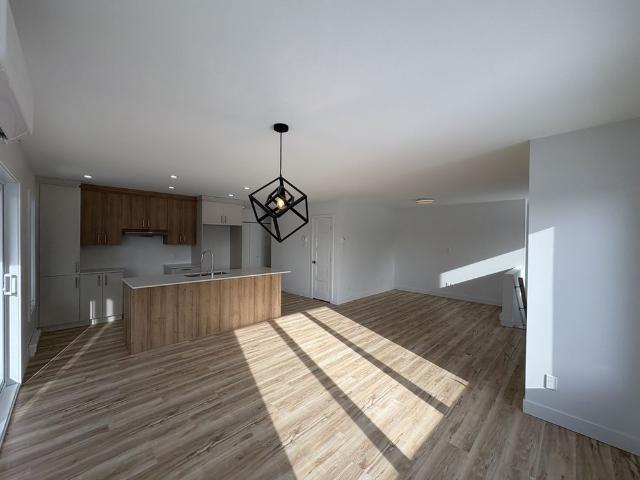 5 1/2 Sherbrooke