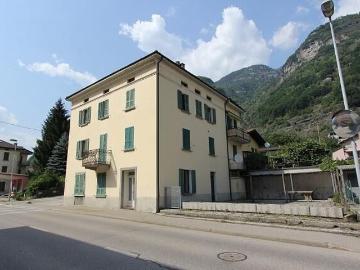 5 1/2 Zimmer Wohnung im obersten Stock mit Garten und Pergola / 5 1/2 Zimmer Wohnung im obersten Stock mit Garten und Pergola