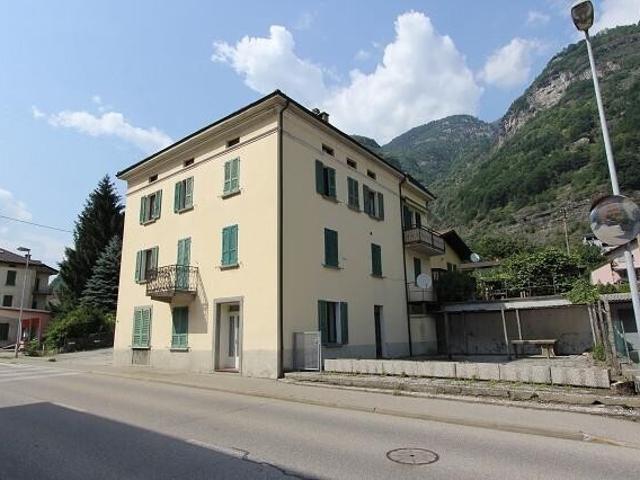 5 1/2 Zimmer Wohnung im obersten Stock mit Garten und Pergola / 5 1/2 Zimmer Wohnung im obersten Stock mit Garten und Pergola