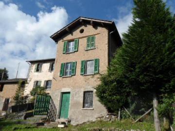 5 1/2 Zimmer Dorfhaus an sehr ruhiger, sonniger Aussichslage / 5 1/2 room Ticino house to renovate very sunny and quiet