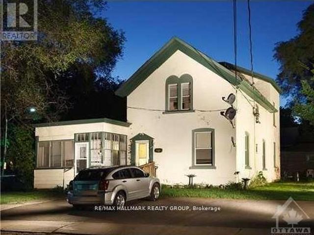 3 20 Russell Street W, Smiths Falls, ON, K7A 1N9 house for lease | Listing ID X13013 | Royal LePage