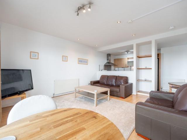 5 2 Meadowside Quay Walk