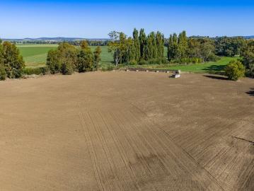 5.33 acres of self watering lucerne country, located in the heart of Canowindra!
