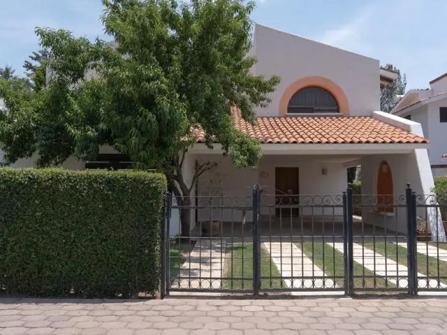5.3 CASA EN VENTA A PIE DE CAMPO DE GOLF HOYO 6
