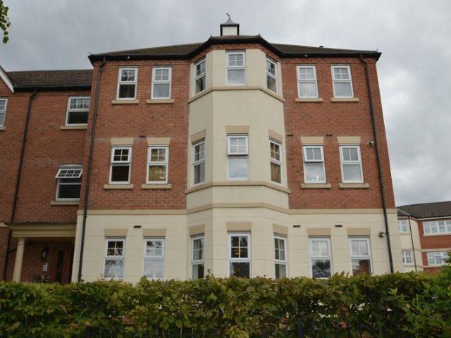 5, 44 Monyhull Hall Road, Kings. 2 bed flat to rent £950 pcm £219 pw