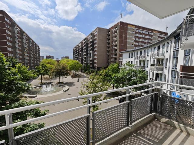 5,8 % IST Rendite, renovierte 2 Zimmer Wohnung mit Balkon, EBK und Stellplatz