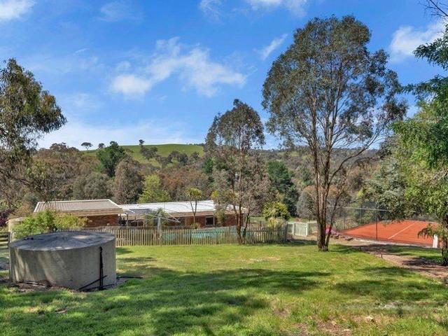5.5 acres | Horse facilities | Valley views | 1km to train