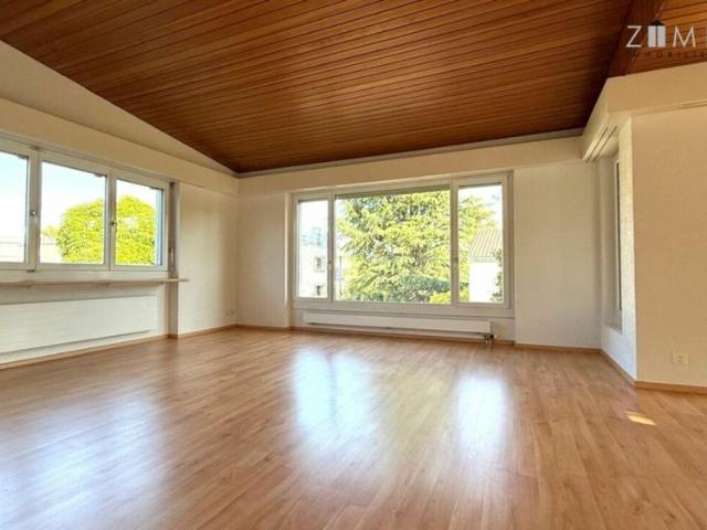 5.5 Detached house with garden and garage