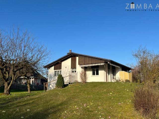 5.5 Detached house with garden and garage