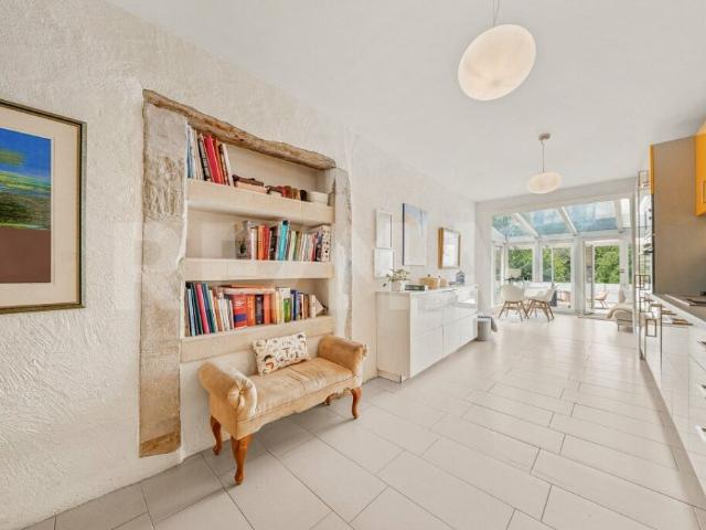 5,5 pièces 207 m² habitables au centre de Genolier