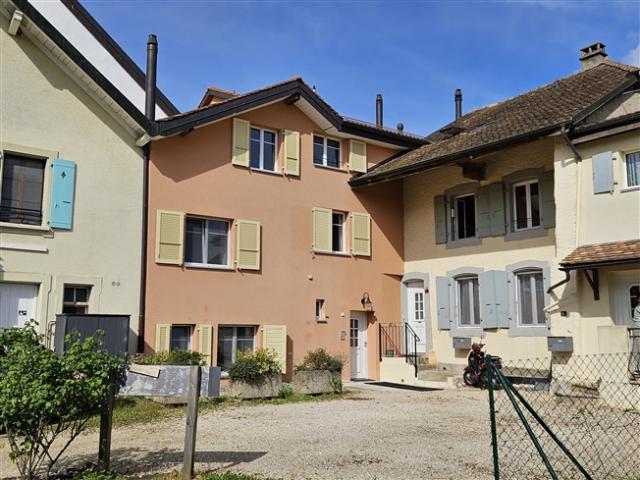 Untypische Wohnung mit Terrasse bei Sonnenuntergang