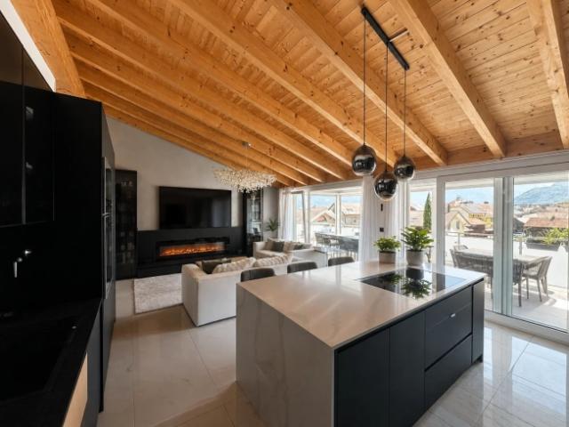 Dachboden 5,5 Zimmer – hochstehend – 40 m² Terrasse, Hausautomation Jacuzzi