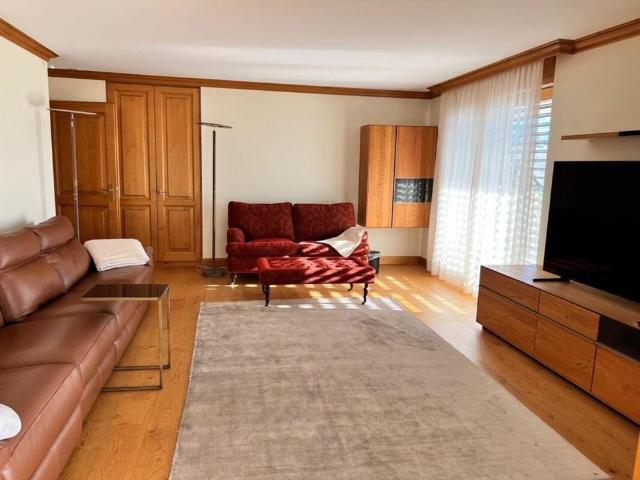 5.5 room apartment with a beautiful 80 m2 balcony terrace