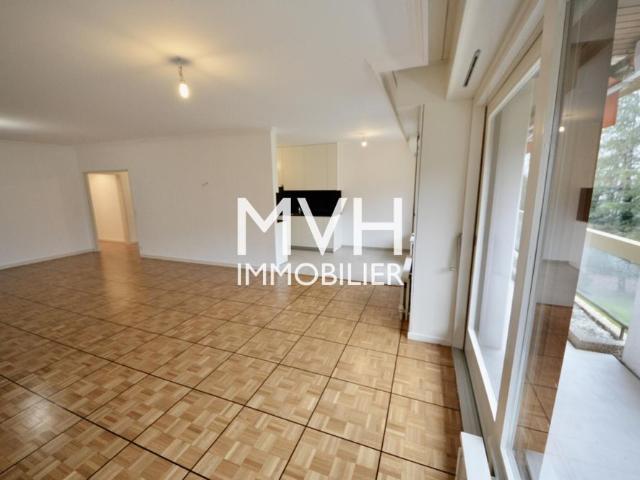 5.5 rooms renovated in a quiet area with swimming pool