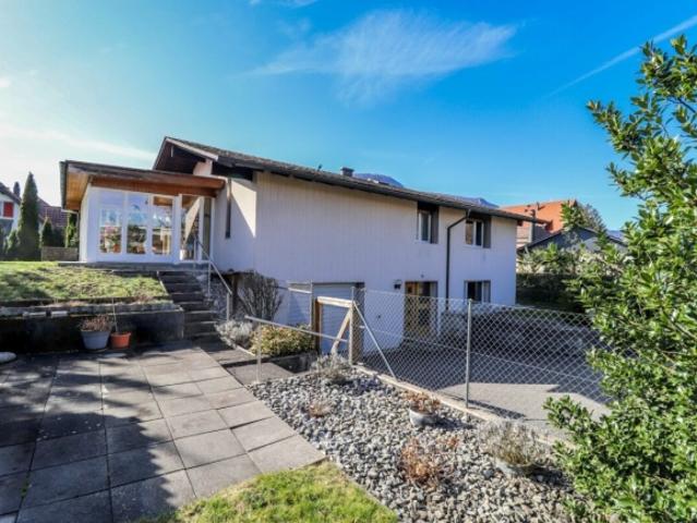 5.5 Zi EFH mit Wintergarten und Zusatzgebäude auf 1'091 m2 grossem Grundstück
