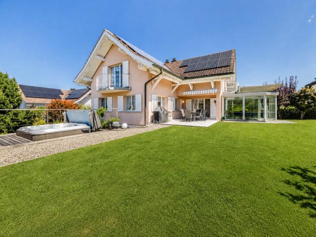 5.5 Zi. Einfamilienhaus mit Doppelgarage, grossem Garten und Whirlpool