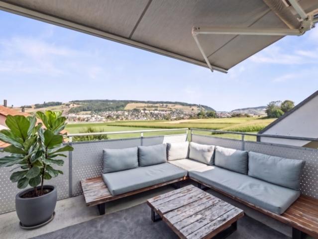 5.5 Zimmer Maisonette 146 m² Wohnkomfort mit Galerie, Terrasse und Weitsicht