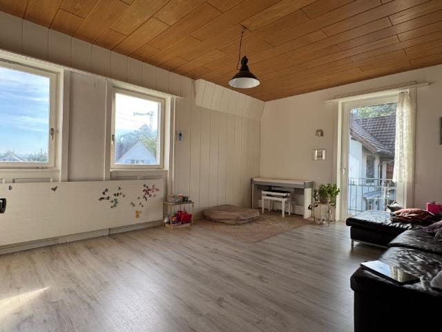 5.5 Zimmer Maisonette Dachwohnung im Herrschaftshaus + Büro im EG