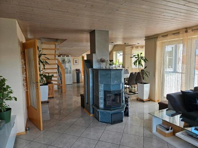 5,5 Zimmer Maisonette Wohnung 137qm, extra grosse Garage+Carport
