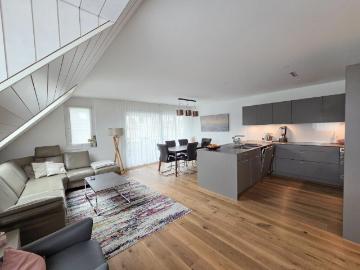 5.5 Zimmer Dachwohnung mit gedecktem Balkon