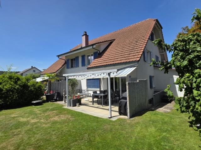 5.5 Zimmer Doppeleinfamilienhaus an familienfreundlicher Lage