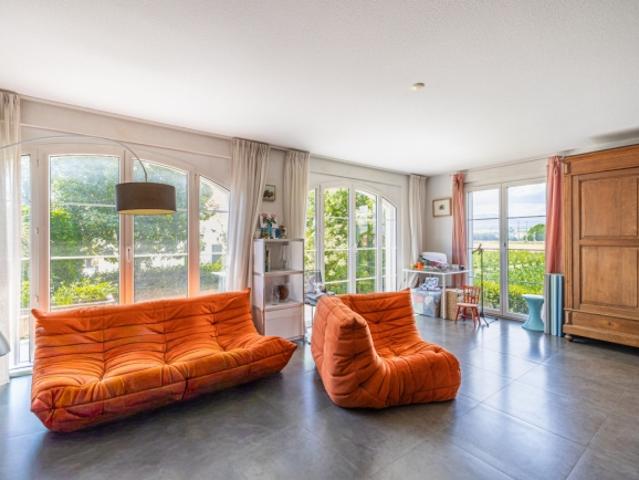 5,5 ZIMMER DOPPELHAUSHÄLFTE PERFEKT GELEGEN IN CHAVORNAY