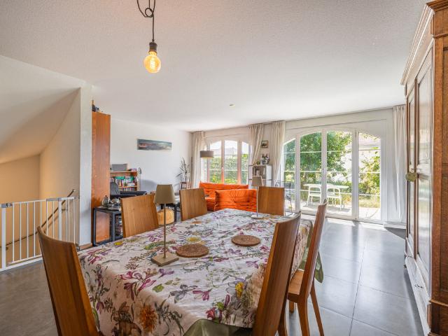 5,5 ZIMMER DOPPELHAUSHÄLFTE PERFEKT GELEGEN IN CHAVORNAY
