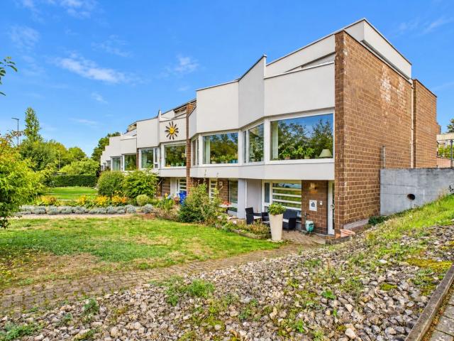 5.5 Zimmer Eckreihenhaus in Therwil 2025 komplett renoviert
