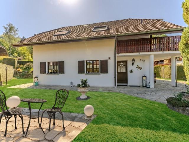 5.5 Zimmer Einfamilienhaus im Landhausstil mit grossem Umschwung