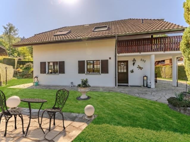 5.5 Zimmer Einfamilienhaus im Landhausstil mit grossem Umschwung
