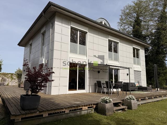 5.5 ZIMMER EINFAMILIENHAUS MIT BEHEIZTEM WINTERGARTEN UND GARTENIDYLLE