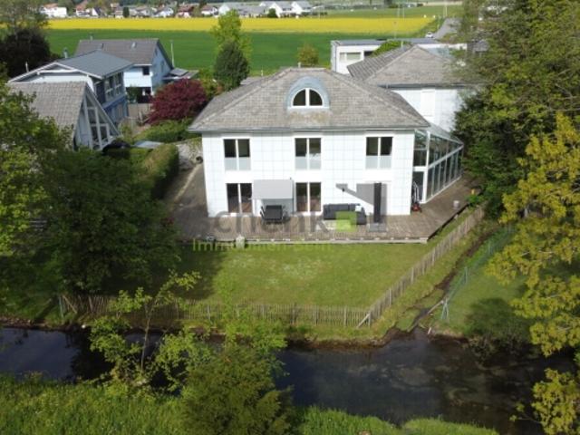 5.5 ZIMMER EINFAMILIENHAUS MIT BEHEIZTEM WINTERGARTEN UND GARTENIDYLLE