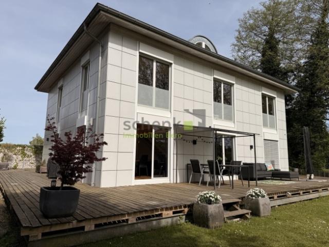 5.5 ZIMMER EINFAMILIENHAUS MIT BEHEIZTEM WINTERGARTEN UND GARTENIDYLLE