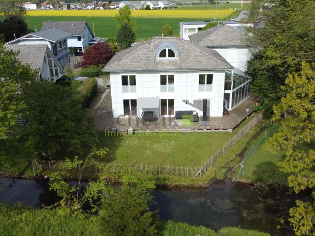 5.5 ZIMMER EINFAMILIENHAUS MIT BEHEIZTEM WINTERGARTEN UND GARTENIDYLLE