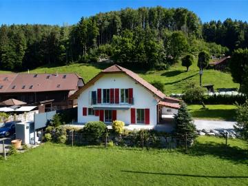 5.5 ZIMMER EINFAMILIENHAUS MIT UNVERBAUBARER AUSSICHT INS GRÜNE
