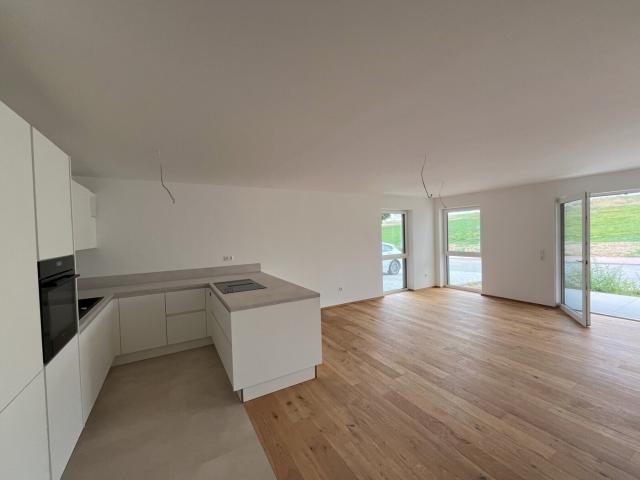 5,5 Zimmer Erdgeschosswohnung mit Garten und Küche sucht einen Erstmieter