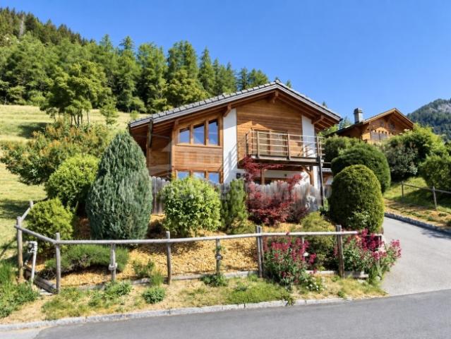 5,5 ZIMMER FREISTEHENDES HAUS IM HERZEN DER ALPEN