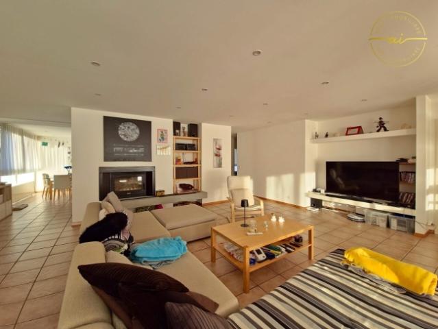 5,5 ZIMMER FREISTEHENDES HAUS MIT GARTEN UND GEWERBEFLÄCHE